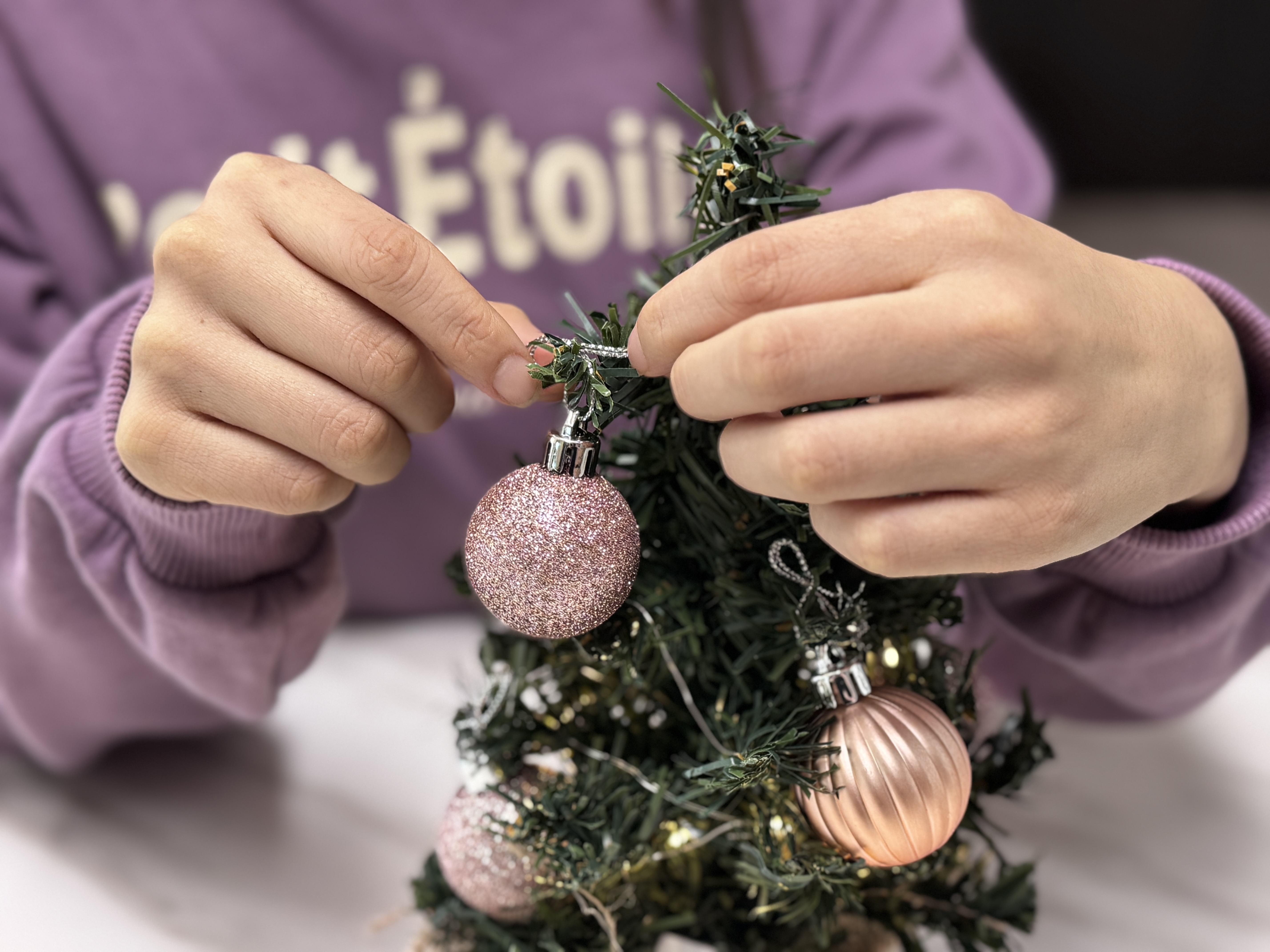 포근한 연말을 손 안에, 빛나는 크리스마스 트리와 캘리그라피 엽서 만들기 세트 본문 이미지