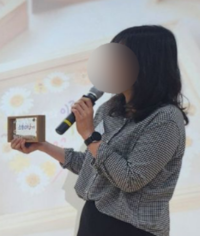 너의 이름은? 이름과 메시지를 담은 레터링 액자 본문 이미지