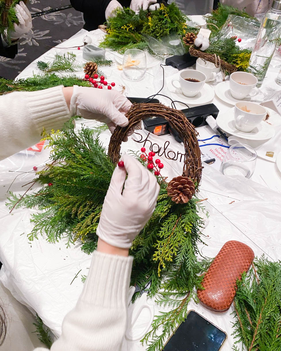 크리스마스 레터링과 향기로운 생화 리스: 맞춤 레터링 본문 이미지