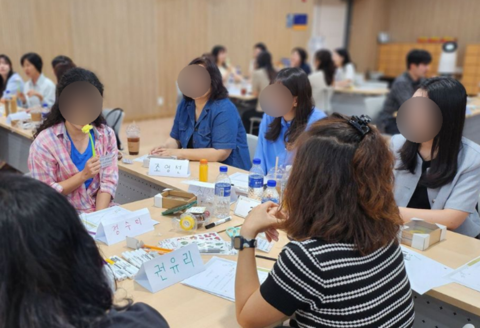 너의 이름은? 이름과 메시지를 담은 레터링 액자 본문 이미지