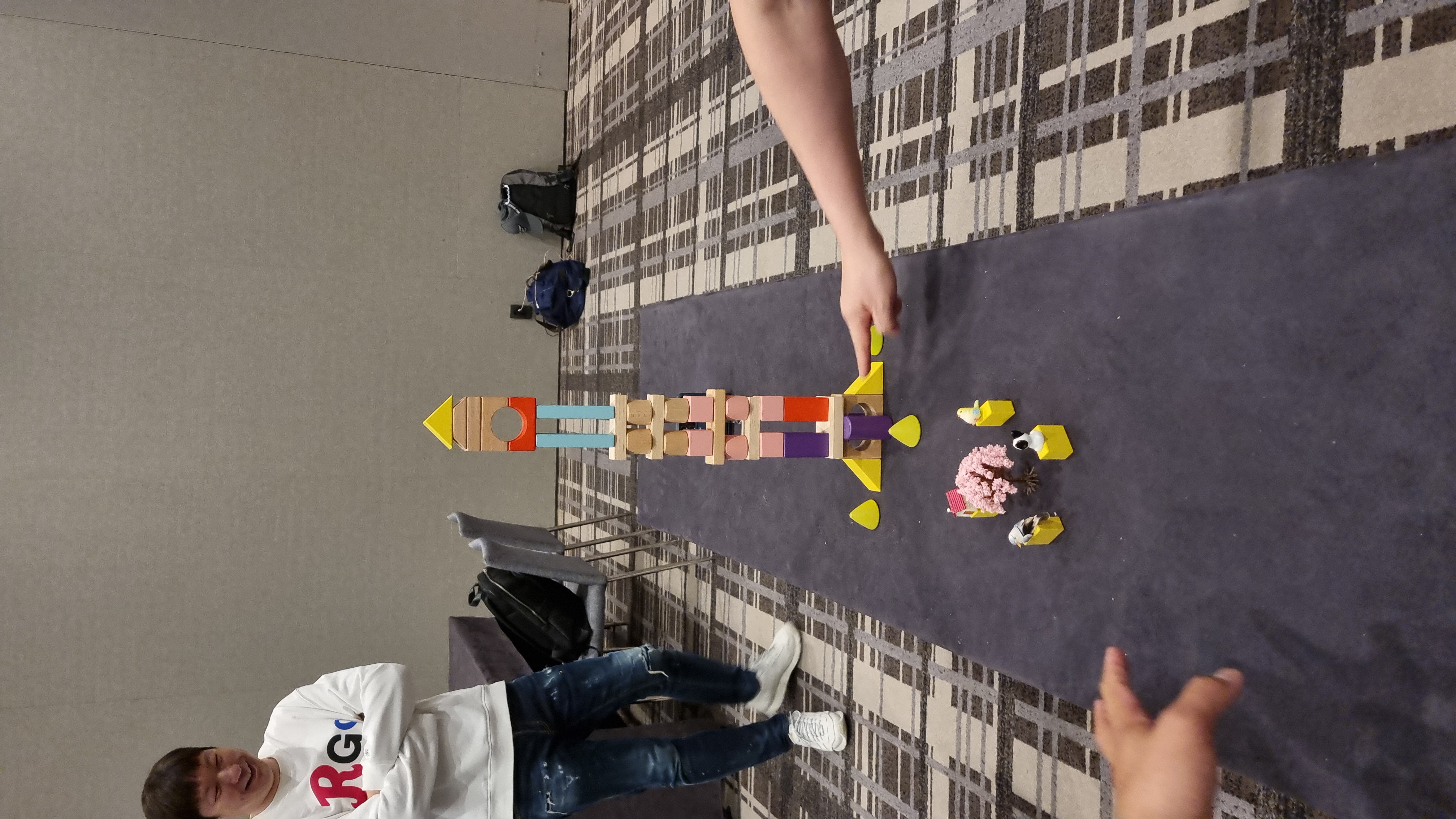 팀 협업의 끝판왕, 전략 경매 건축 보드게임