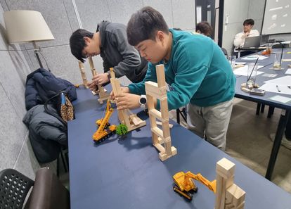 팀 협업의 끝판왕, 전략 경매 건축 보드게임 썸네일