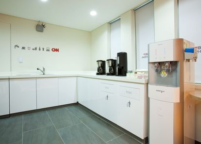 https://cdn.weebur.com/images/84LXLMJEEGONVV4HO283.jpg 썸네일