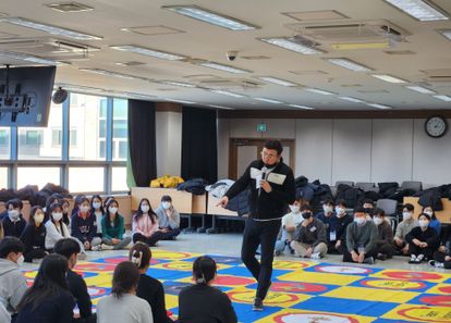 팀빌딩의 결정체, 미션 윷놀이! 썸네일