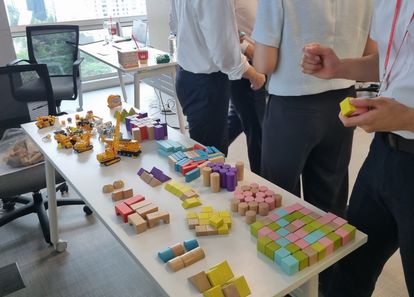 팀 협업의 끝판왕, 전략 경매 건축 보드게임 썸네일