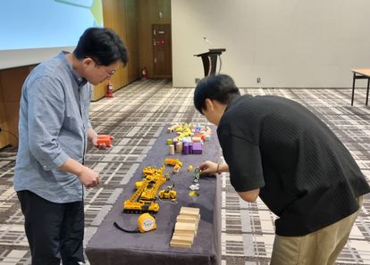 팀 협업의 끝판왕, 전략 경매 건축 보드게임 썸네일