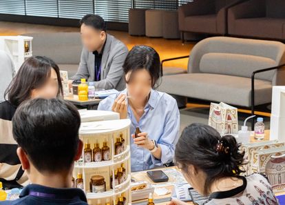 19세기 프랑스 조향사가 되어, 나를 위한 맞춤 향수 썸네일