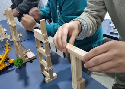 팀 협업의 끝판왕, 전략 경매 건축 보드게임 썸네일