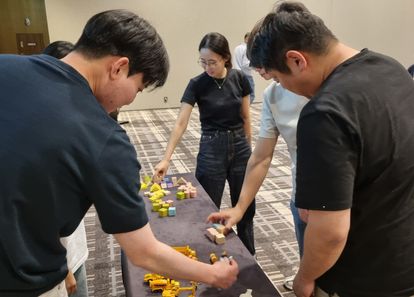 팀 협업의 끝판왕, 전략 경매 건축 보드게임 썸네일