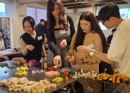 팀 협업의 끝판왕, 전략 경매 건축 보드게임 썸네일