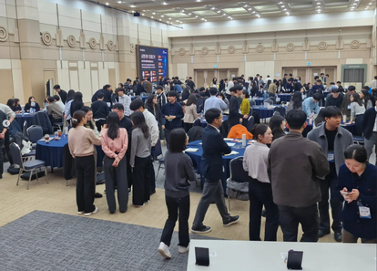 위기를 극복하는 전략 팀빌딩! 생존 경영 게임 썸네일