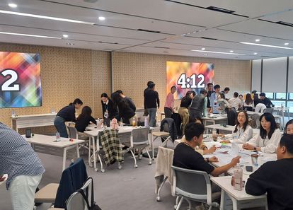 전략 팀빌딩! 생존 경영 게임 썸네일